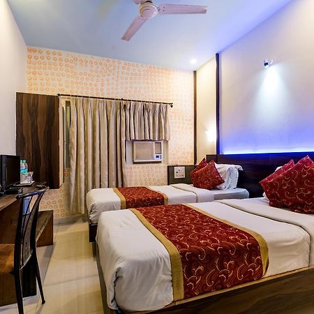 Hotel Panchratna Panvel Bagian luar foto