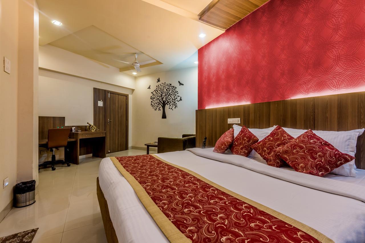 Hotel Panchratna Panvel Bagian luar foto