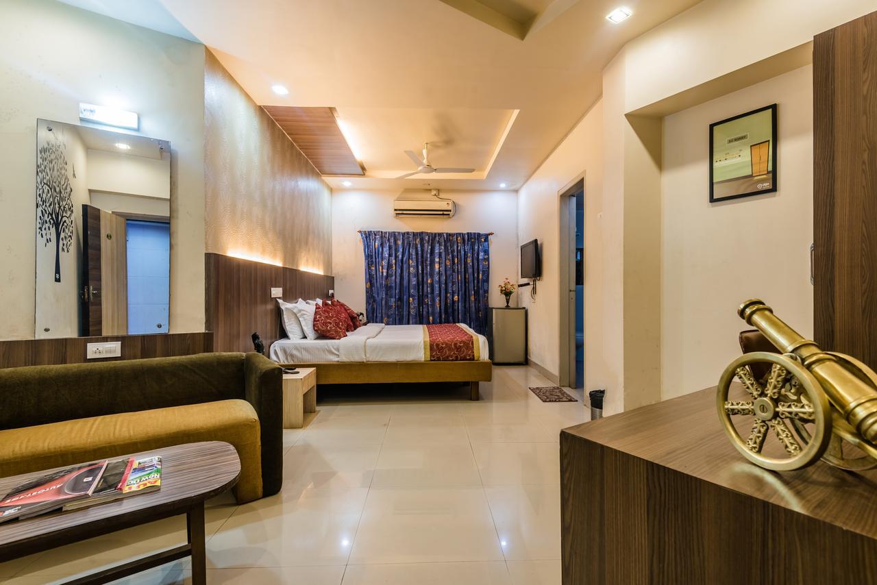 Hotel Panchratna Panvel Bagian luar foto
