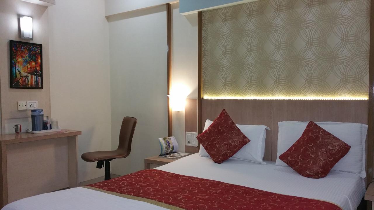 Hotel Panchratna Panvel Bagian luar foto