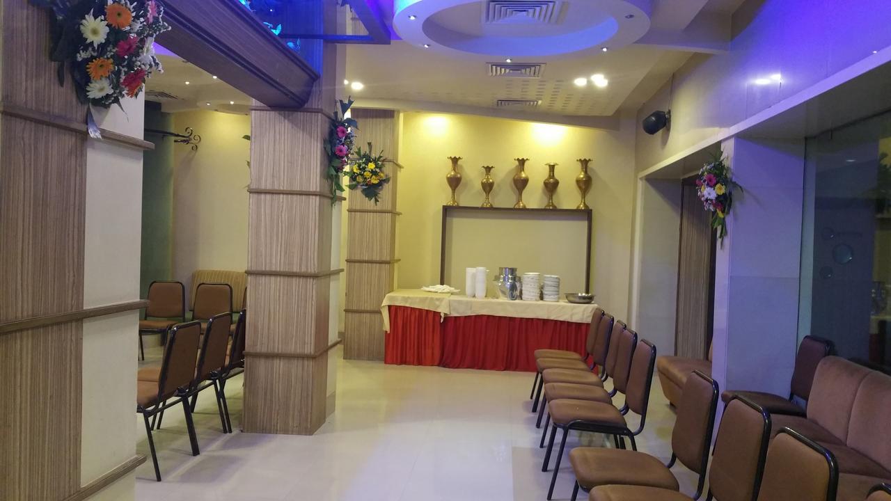 Hotel Panchratna Panvel Bagian luar foto