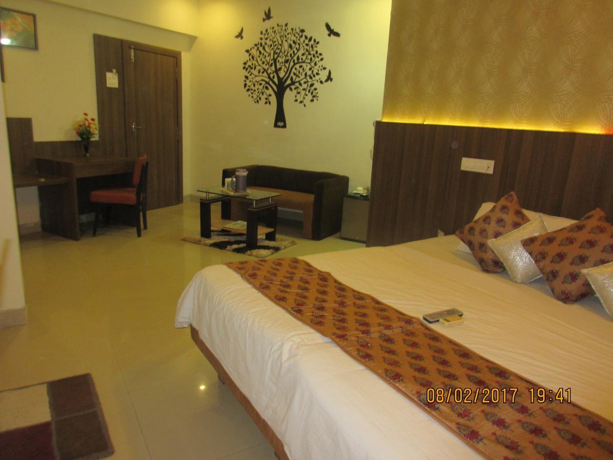 Hotel Panchratna Panvel Bagian luar foto