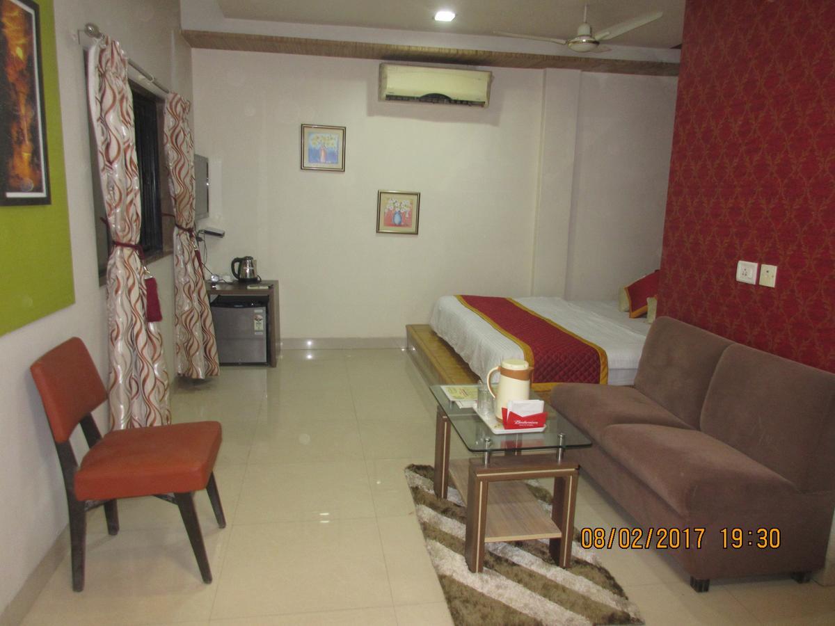 Hotel Panchratna Panvel Bagian luar foto