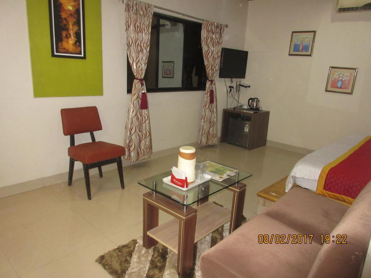 Hotel Panchratna Panvel Bagian luar foto