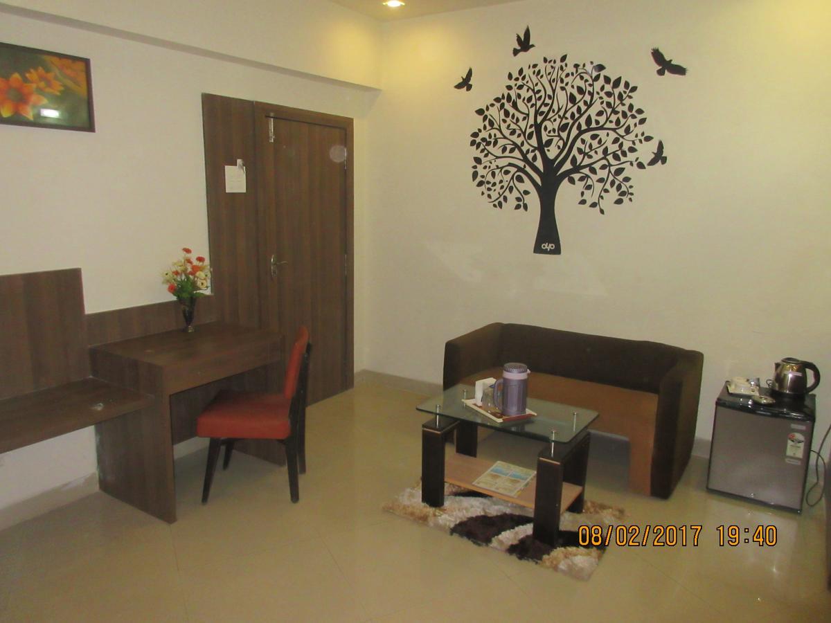 Hotel Panchratna Panvel Bagian luar foto