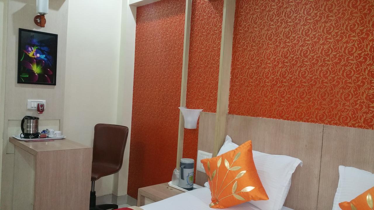 Hotel Panchratna Panvel Bagian luar foto