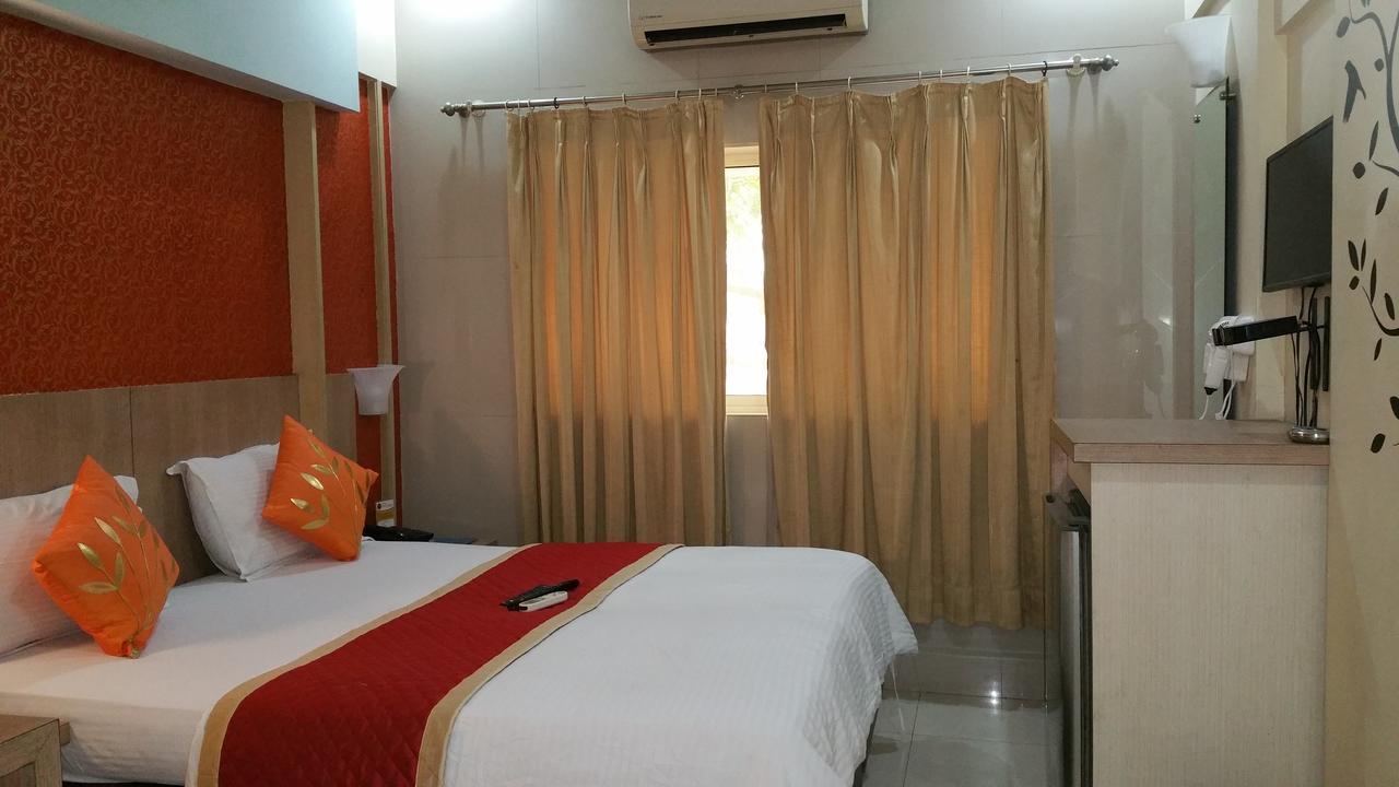 Hotel Panchratna Panvel Bagian luar foto