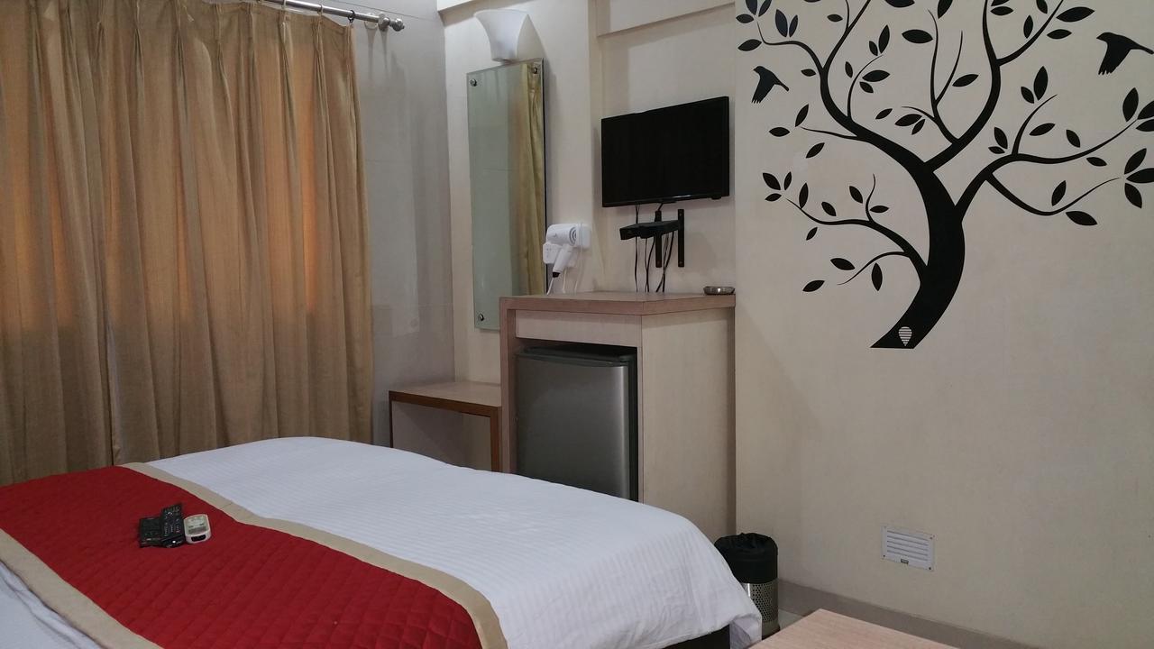 Hotel Panchratna Panvel Bagian luar foto