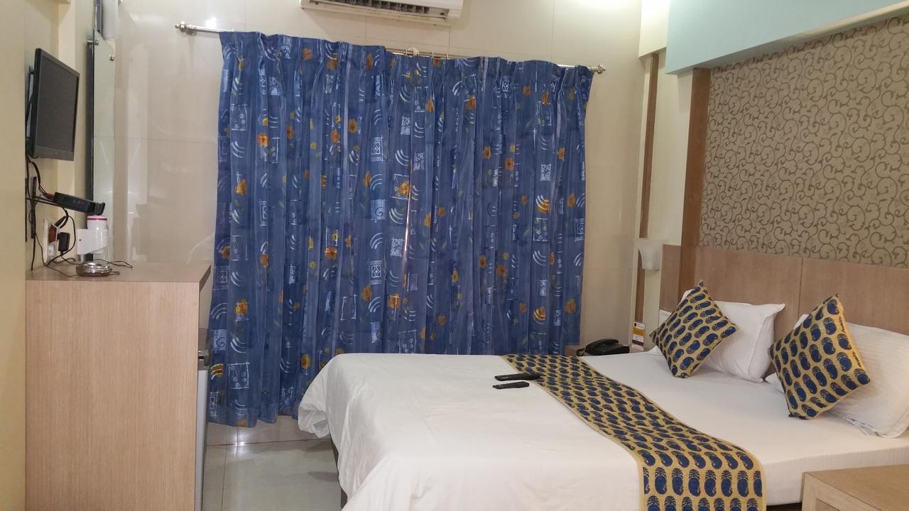 Hotel Panchratna Panvel Bagian luar foto